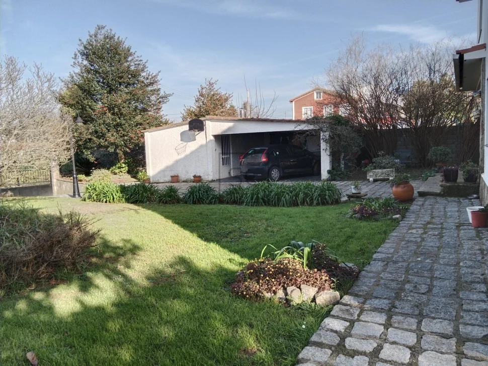 Chalet con finca y bodega en el raso-ares