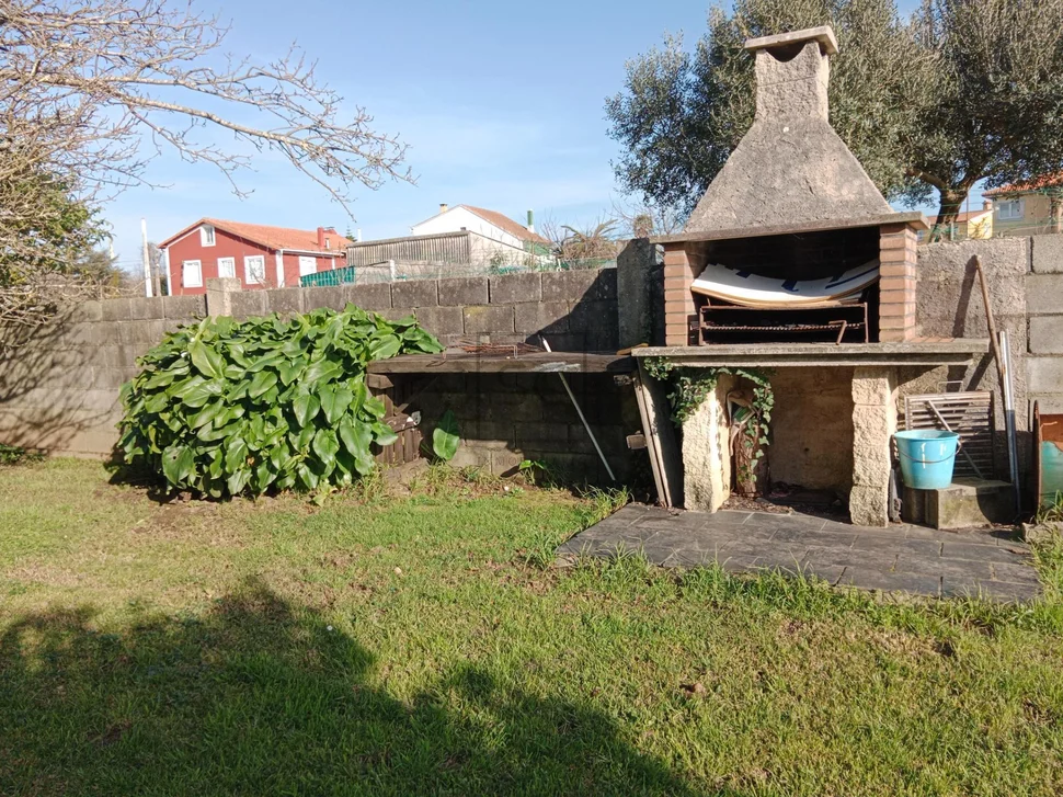 Chalet con finca y bodega en el raso-ares