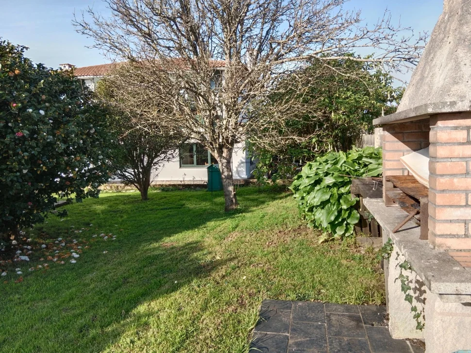 Chalet con finca y bodega en el raso-ares