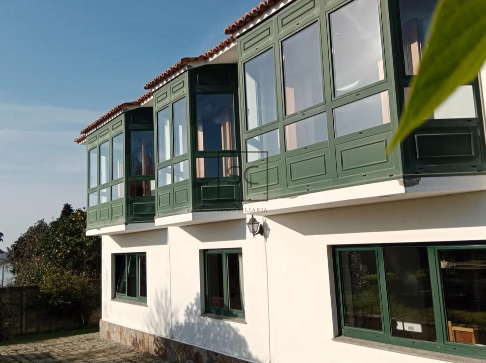 Chalet con finca y bodega en el raso-ares