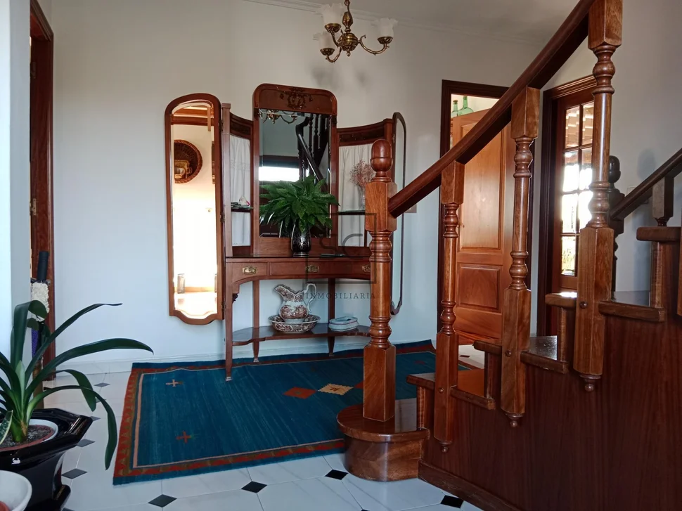 Chalet con finca y bodega en el raso-ares