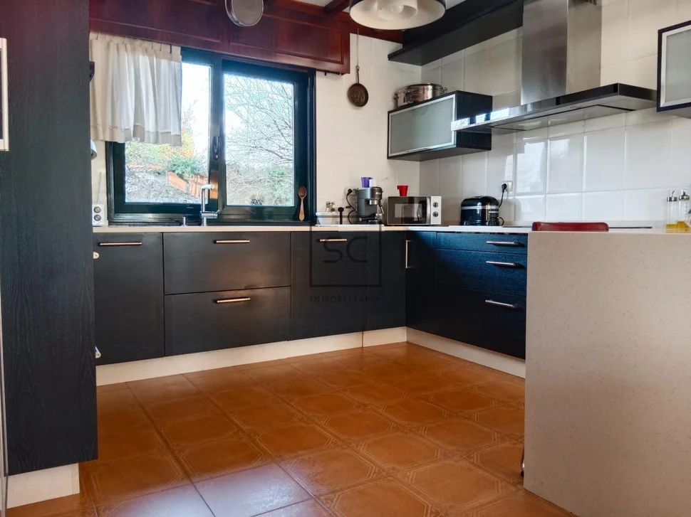 Chalet con finca y bodega en el raso-ares