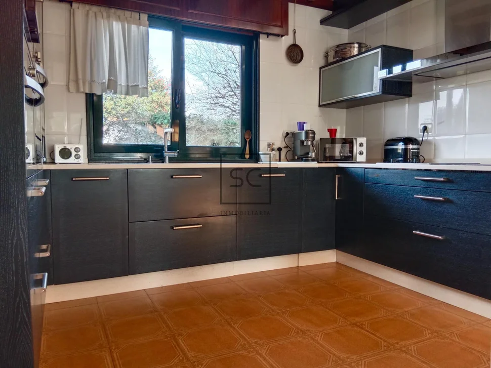 Chalet con finca y bodega en el raso-ares