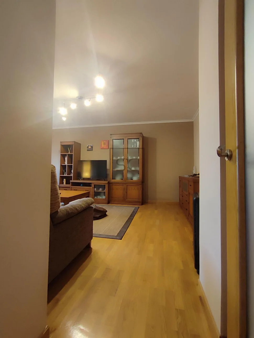 Piso luminoso en piñeiros narón