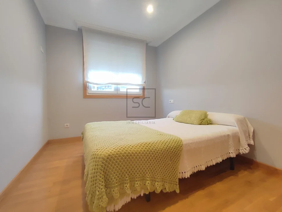 Piso luminoso en piñeiros narón