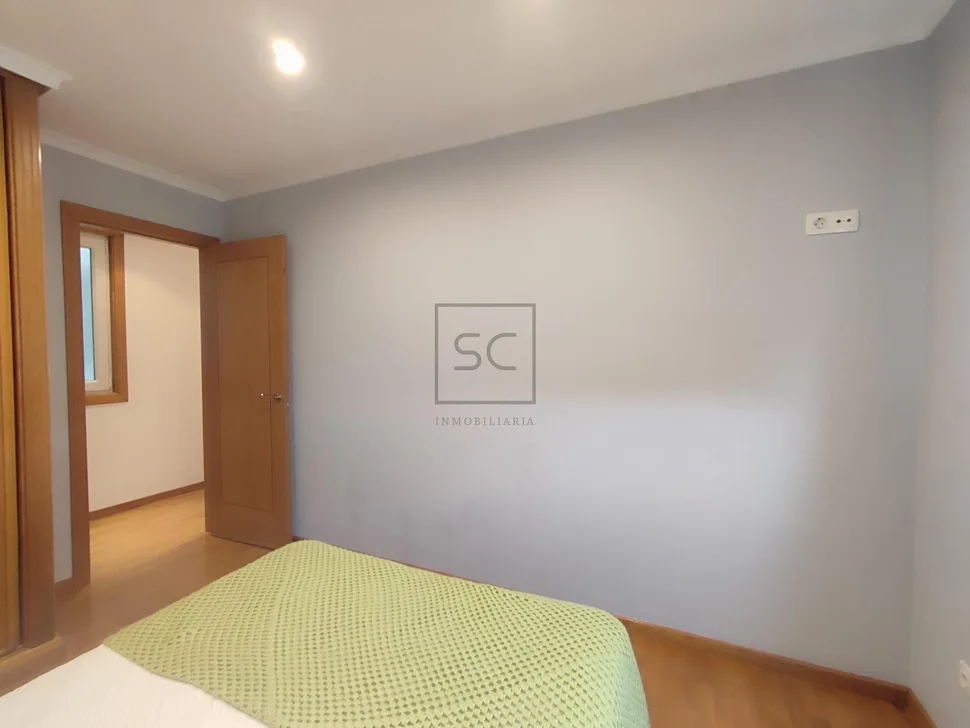 Piso luminoso en piñeiros narón