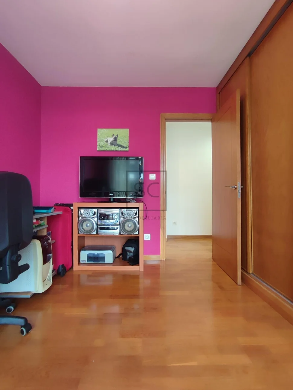 Piso luminoso en piñeiros narón