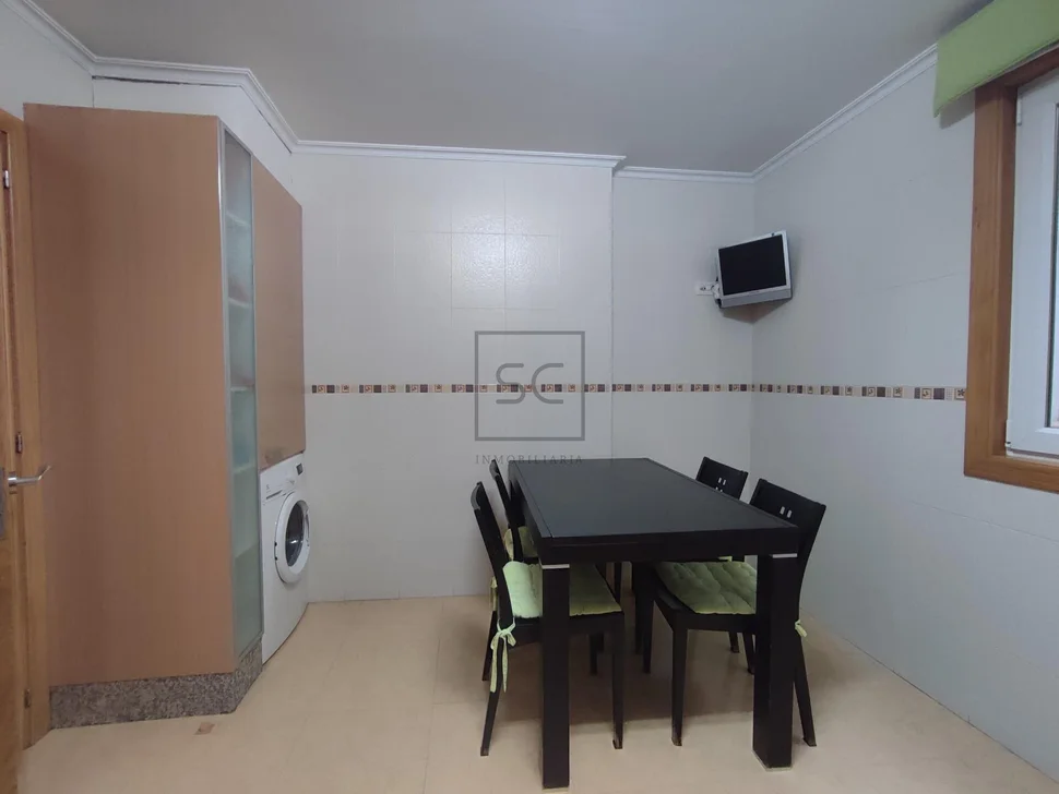 Piso luminoso en piñeiros narón