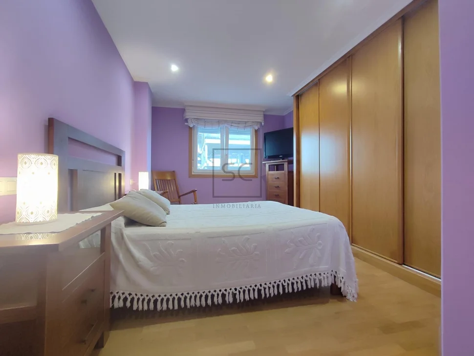 Piso luminoso en piñeiros narón