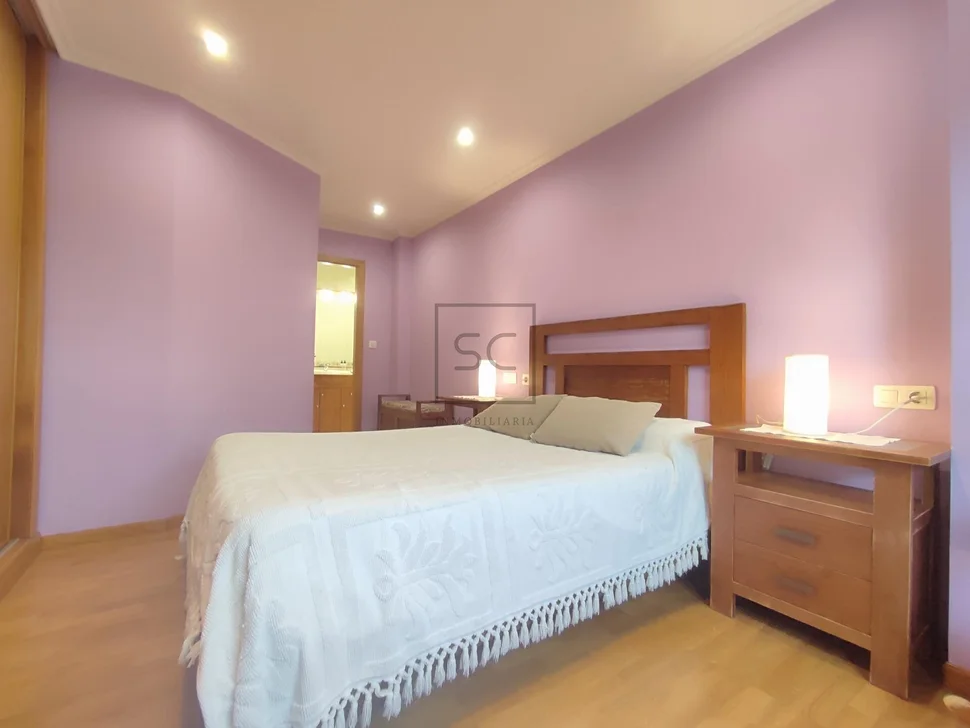 Piso luminoso en piñeiros narón