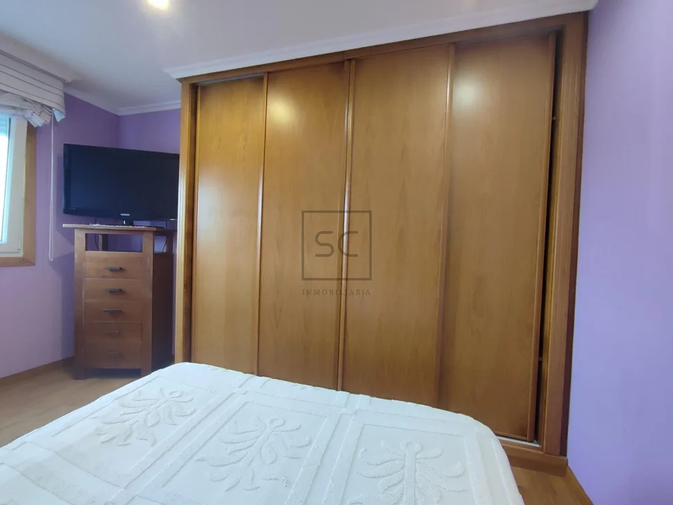 Piso luminoso en piñeiros narón