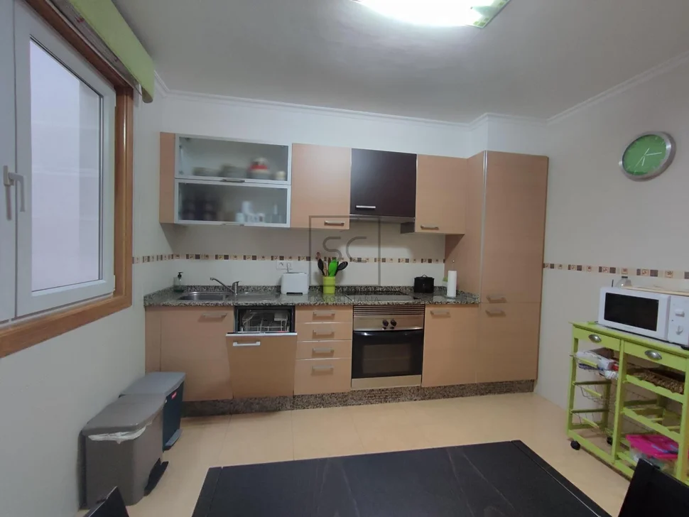 Piso luminoso en piñeiros narón