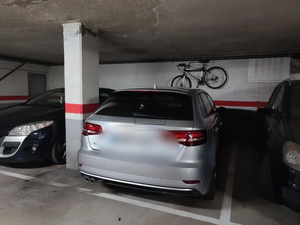 Piso luminoso en piñeiros narón