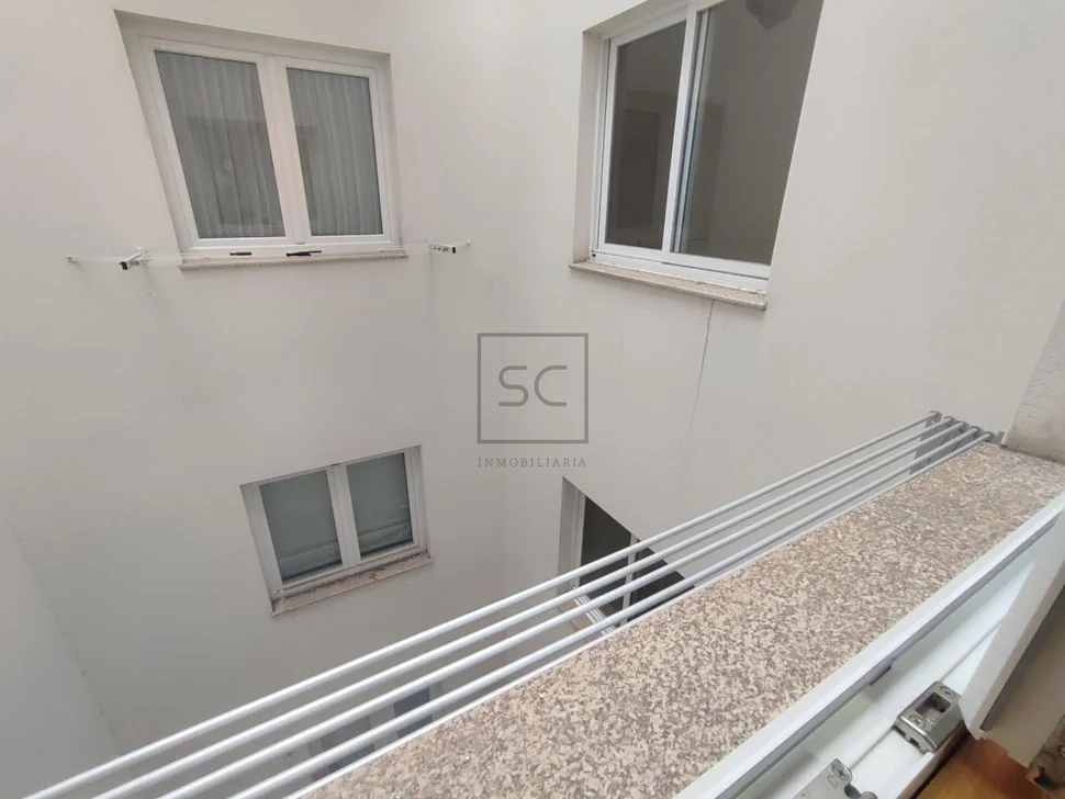 Piso luminoso en piñeiros narón