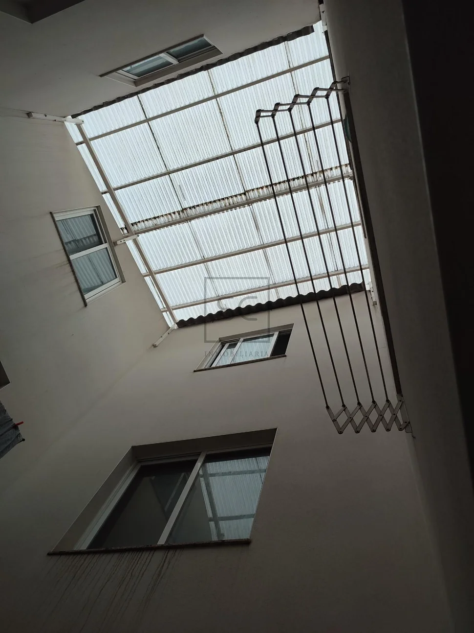 Piso luminoso en piñeiros narón