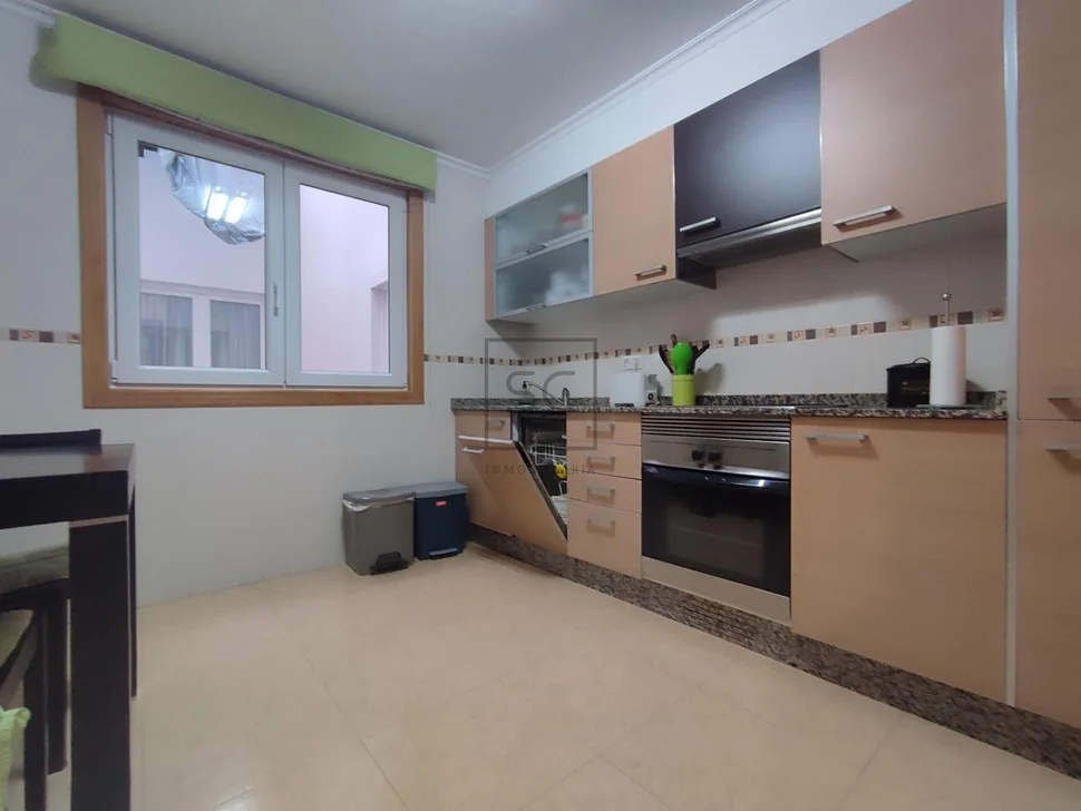 Piso luminoso en piñeiros narón