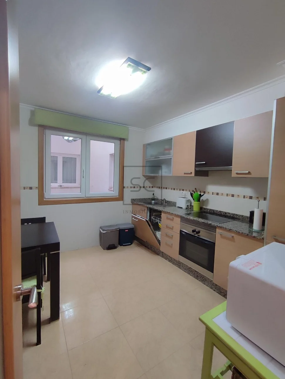 Piso luminoso en piñeiros narón