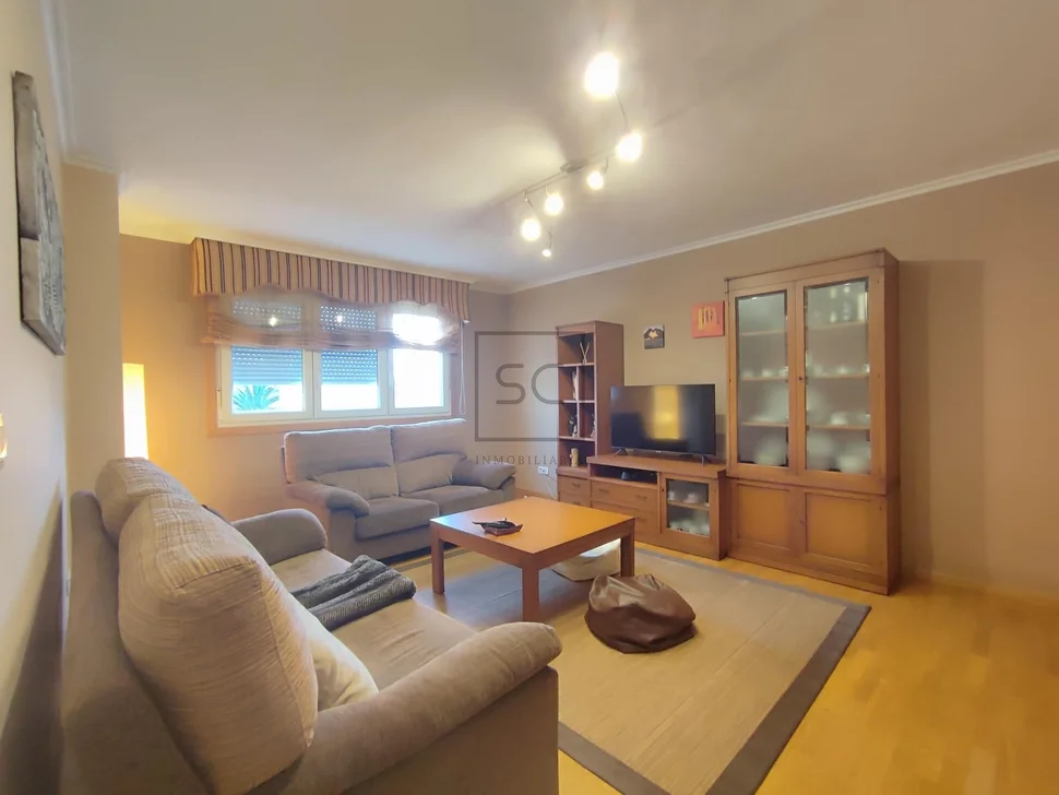 Piso luminoso en piñeiros narón