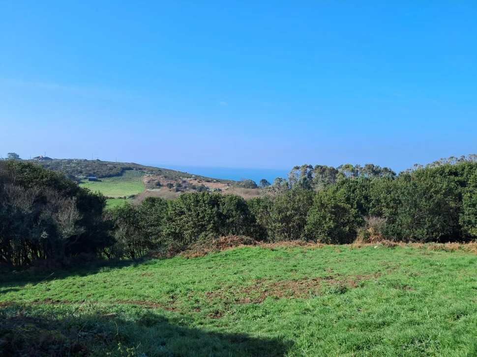 Terreno urbanizable con vistas al mar