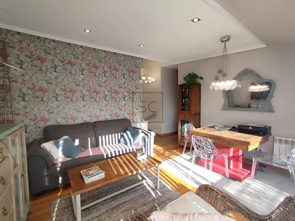 Espectacular dúplex ascendente con terraza en la gándara narón