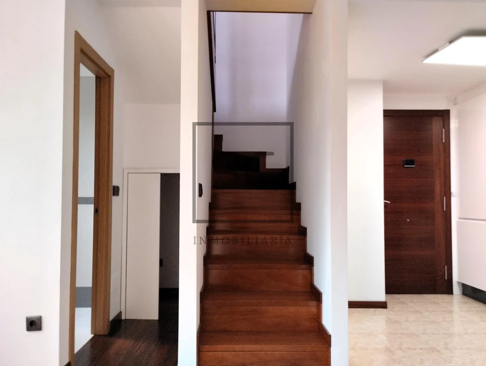 Dúplex con garaje y ascensor en milladoiro