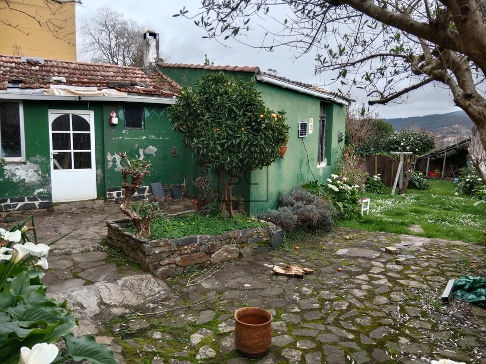 Pareado con jardin en cedeira