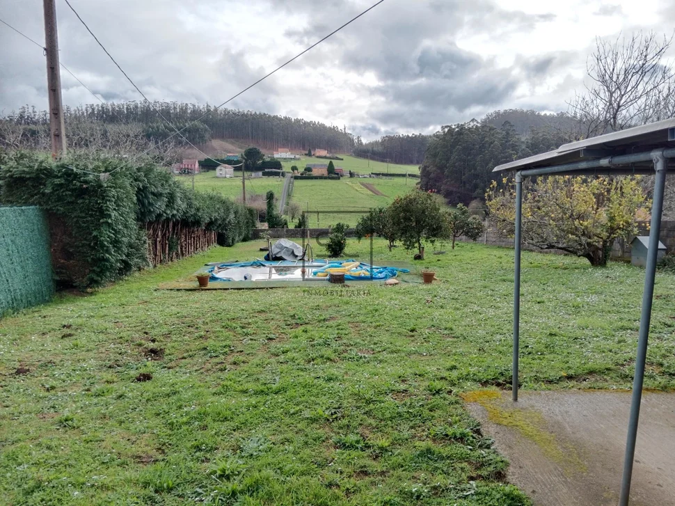 Pareado de piedra con finca en esteiro-cedeira