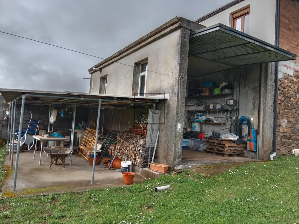 Pareado de piedra con finca en esteiro-cedeira