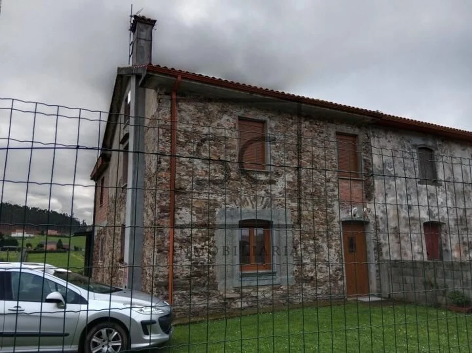 Pareado de piedra con finca en esteiro-cedeira