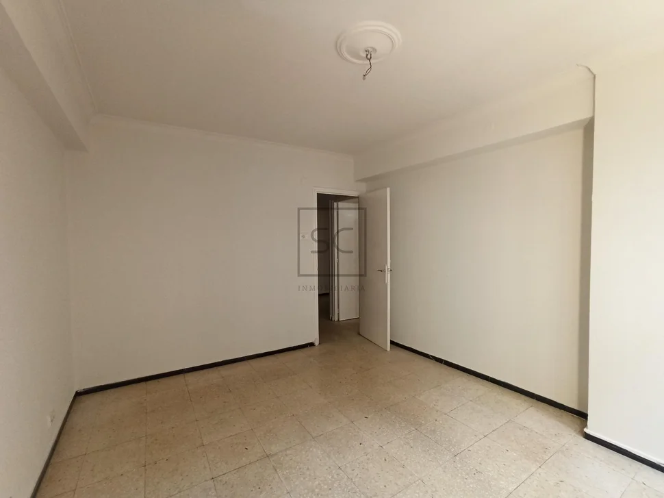 Piso con ascensor para reformar en el centro de ferrol