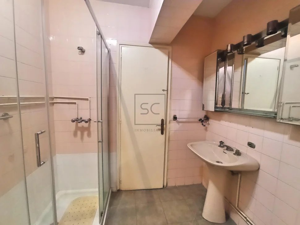 Piso con ascensor para reformar en el centro de ferrol