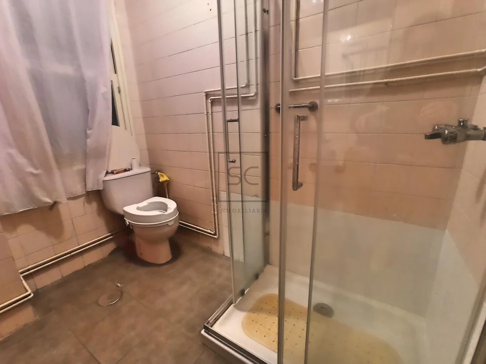 Piso con ascensor para reformar en el centro de ferrol