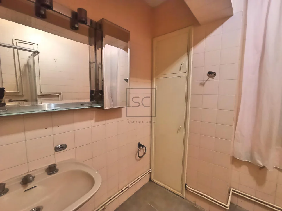 Piso con ascensor para reformar en el centro de ferrol