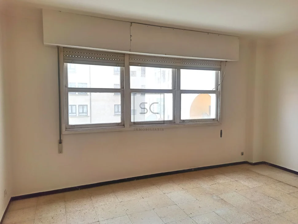 Piso con ascensor para reformar en el centro de ferrol