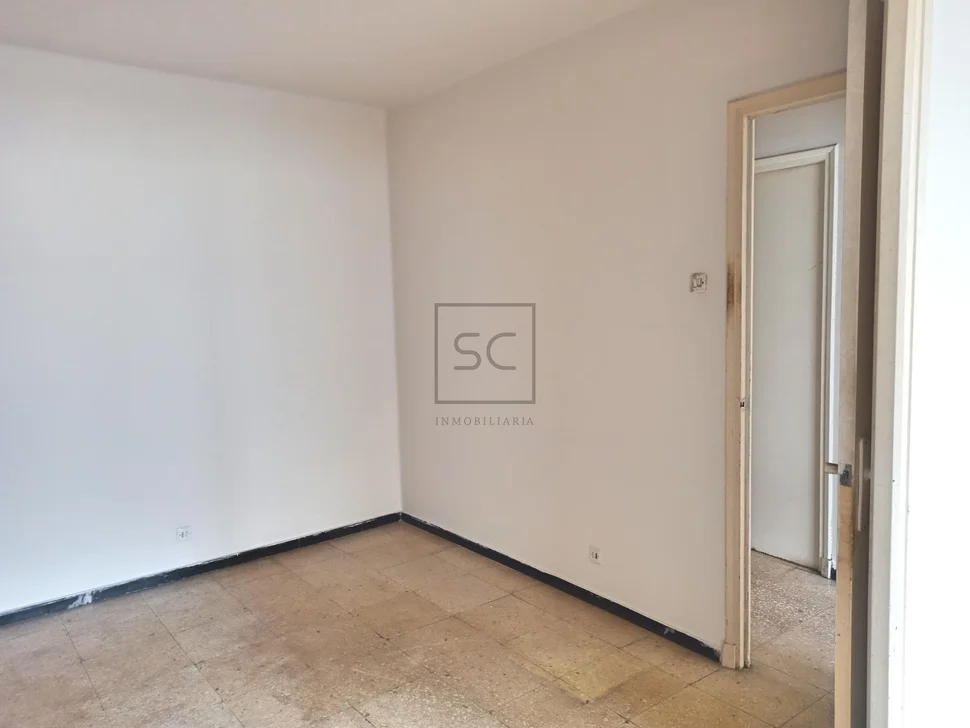 Piso con ascensor para reformar en el centro de ferrol