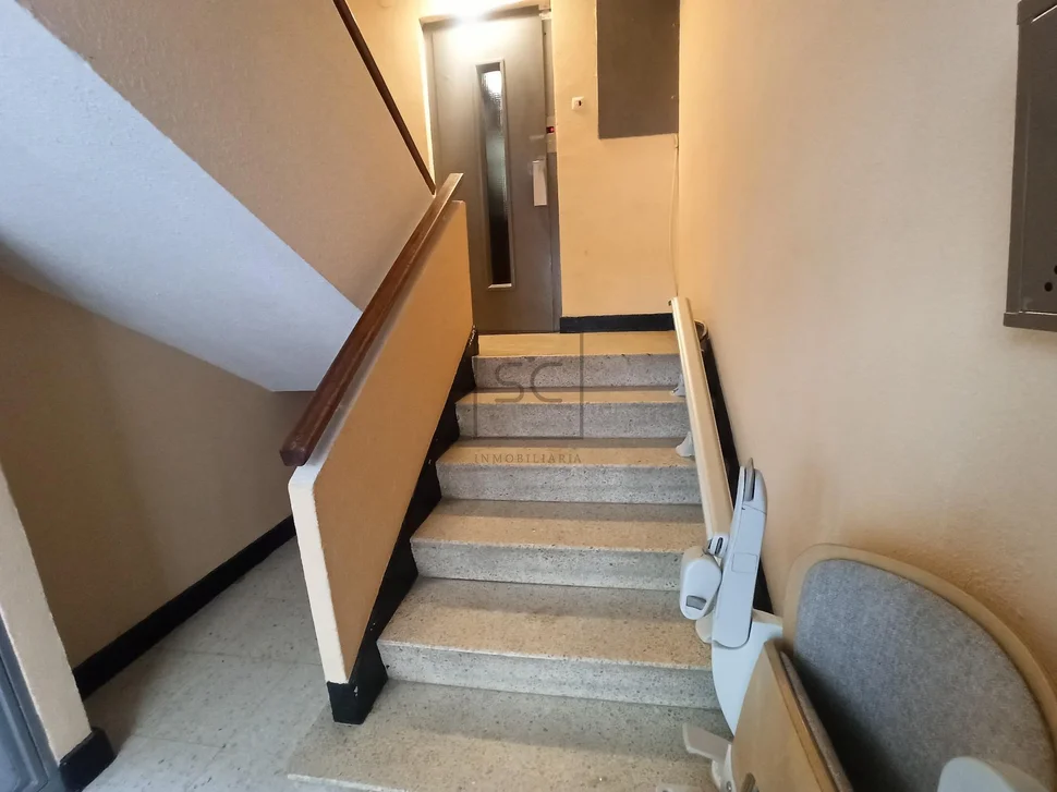 Piso con ascensor para reformar en el centro de ferrol