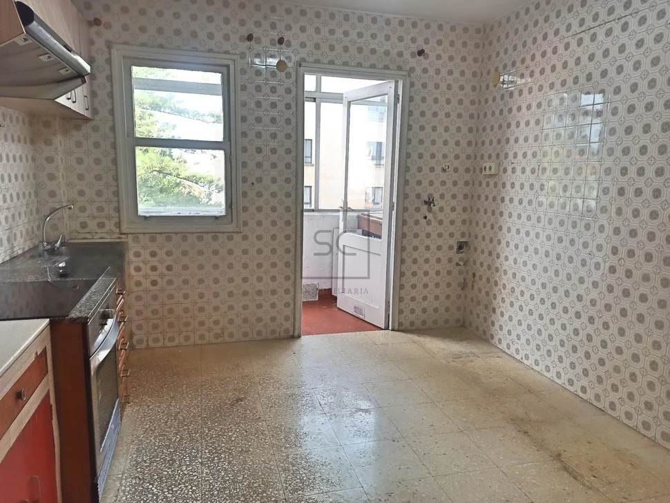 Piso con ascensor para reformar en el centro de ferrol