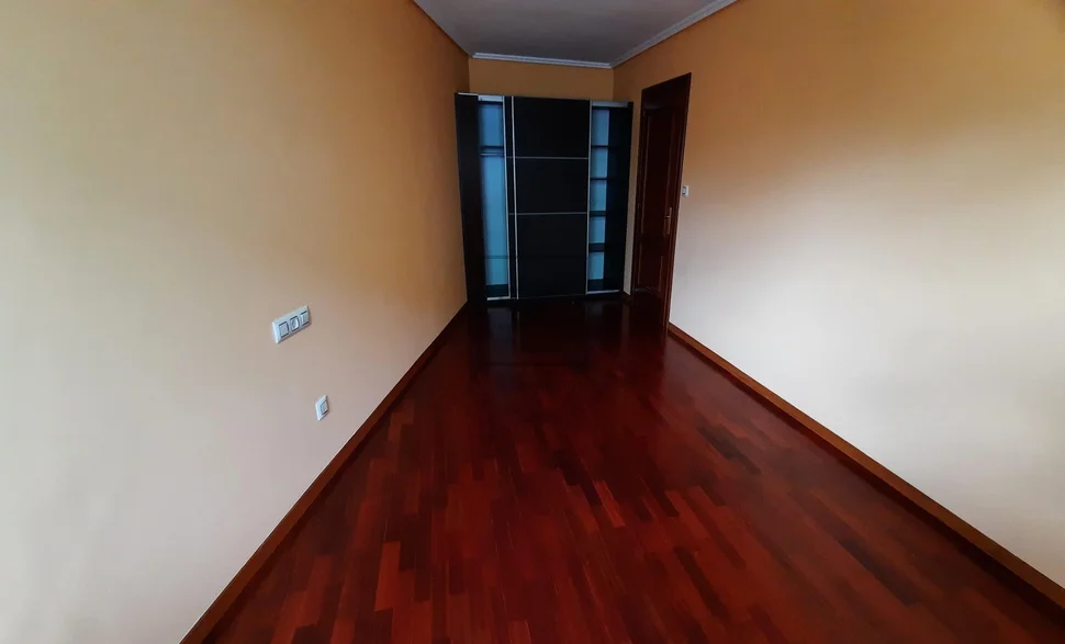 Primera planta con ascensor en naron