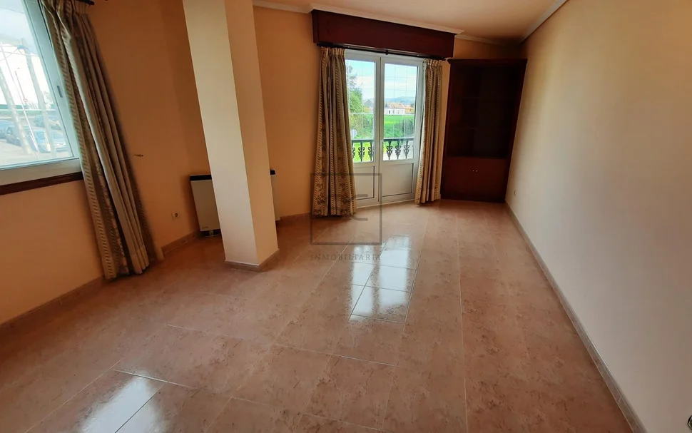 Primera planta con ascensor en naron