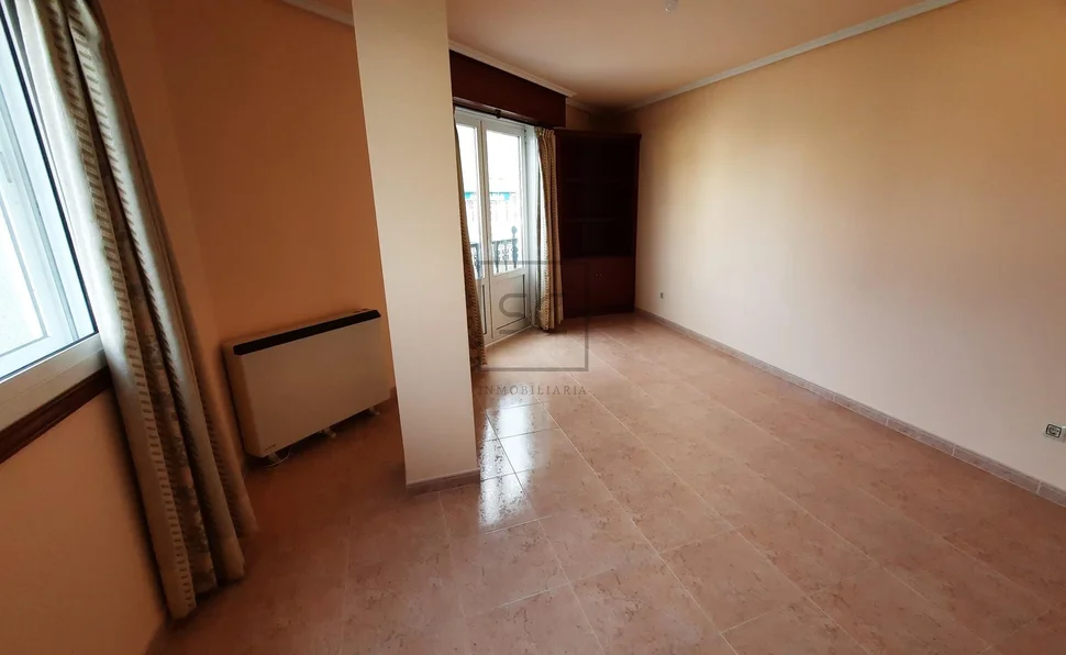 Primera planta con ascensor en naron