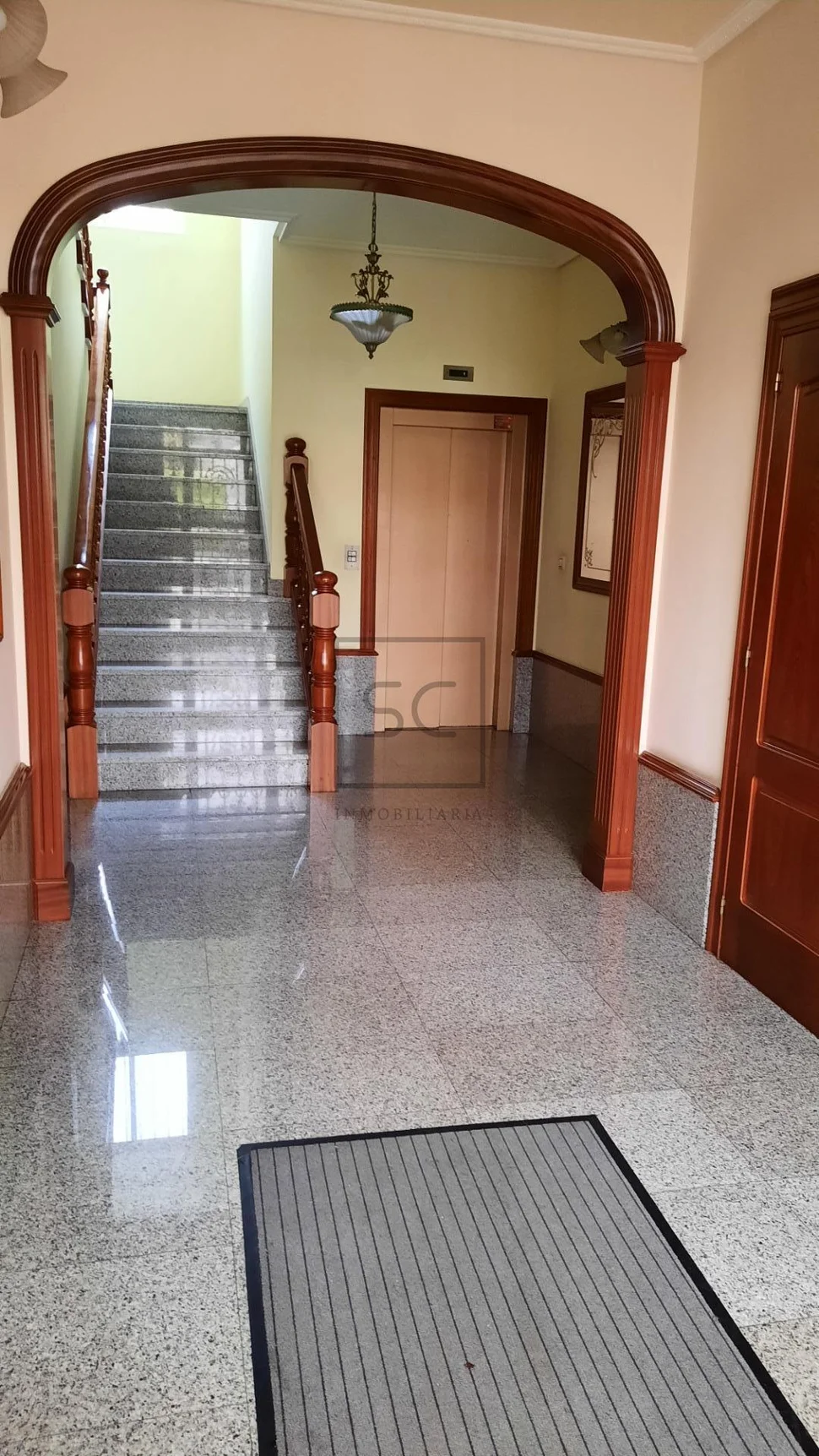 Primera planta con ascensor en naron