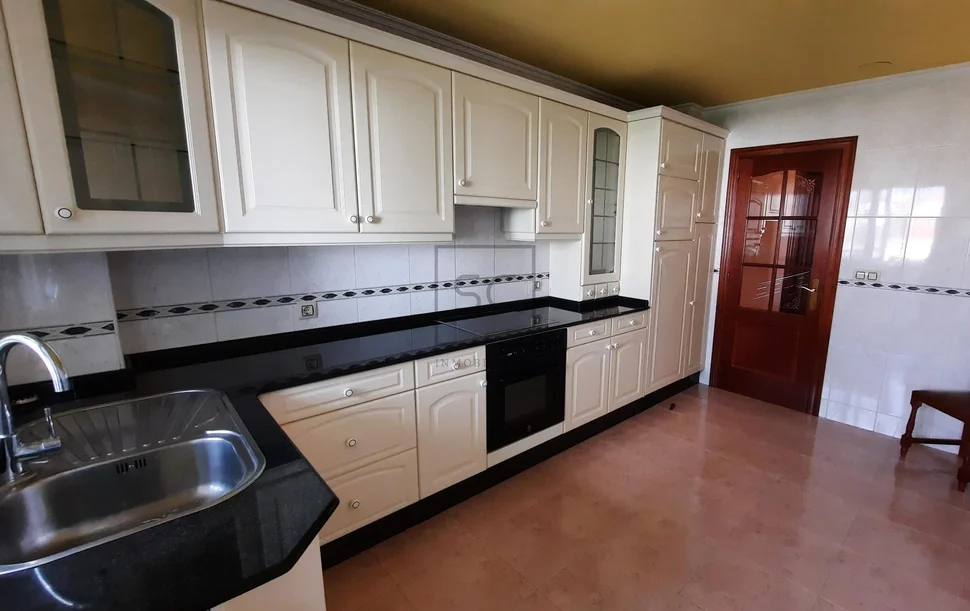 Primera planta con ascensor en naron