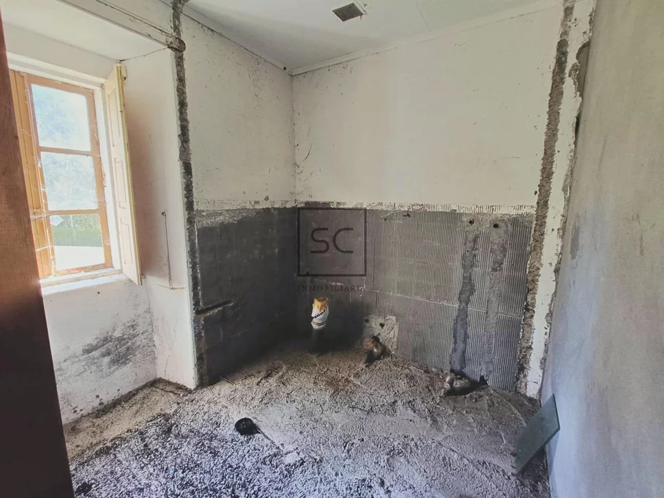 Casa de piedra para restaurar en albeiro, san sadurniño