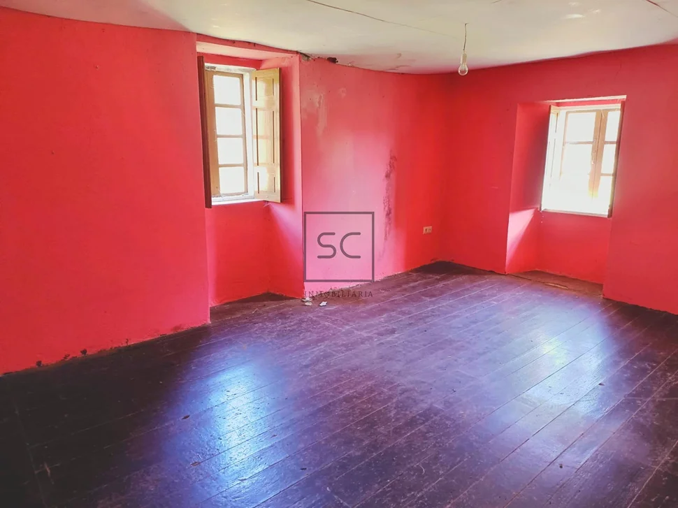 Casa de piedra para restaurar en albeiro, san sadurniño