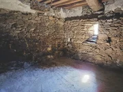 Casa de piedra para restaurar en albeiro, san sadurniño