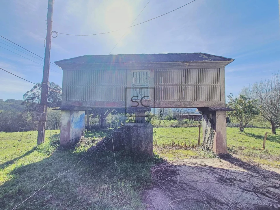 Casa de piedra para restaurar en albeiro, san sadurniño