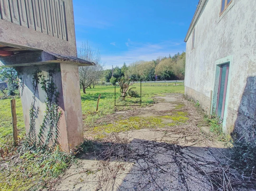 Casa de piedra para restaurar en albeiro, san sadurniño