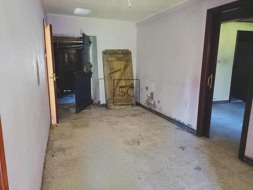 Casa de piedra para restaurar en albeiro, san sadurniño