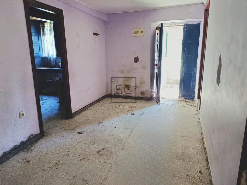 Casa de piedra para restaurar en albeiro, san sadurniño