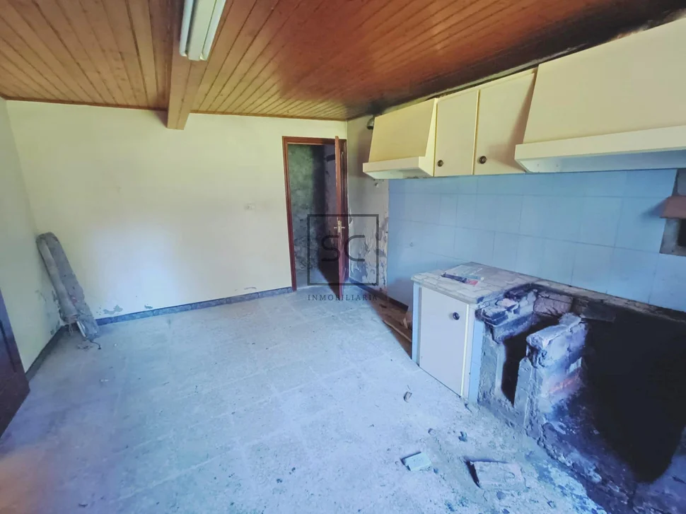 Casa de piedra para restaurar en albeiro, san sadurniño